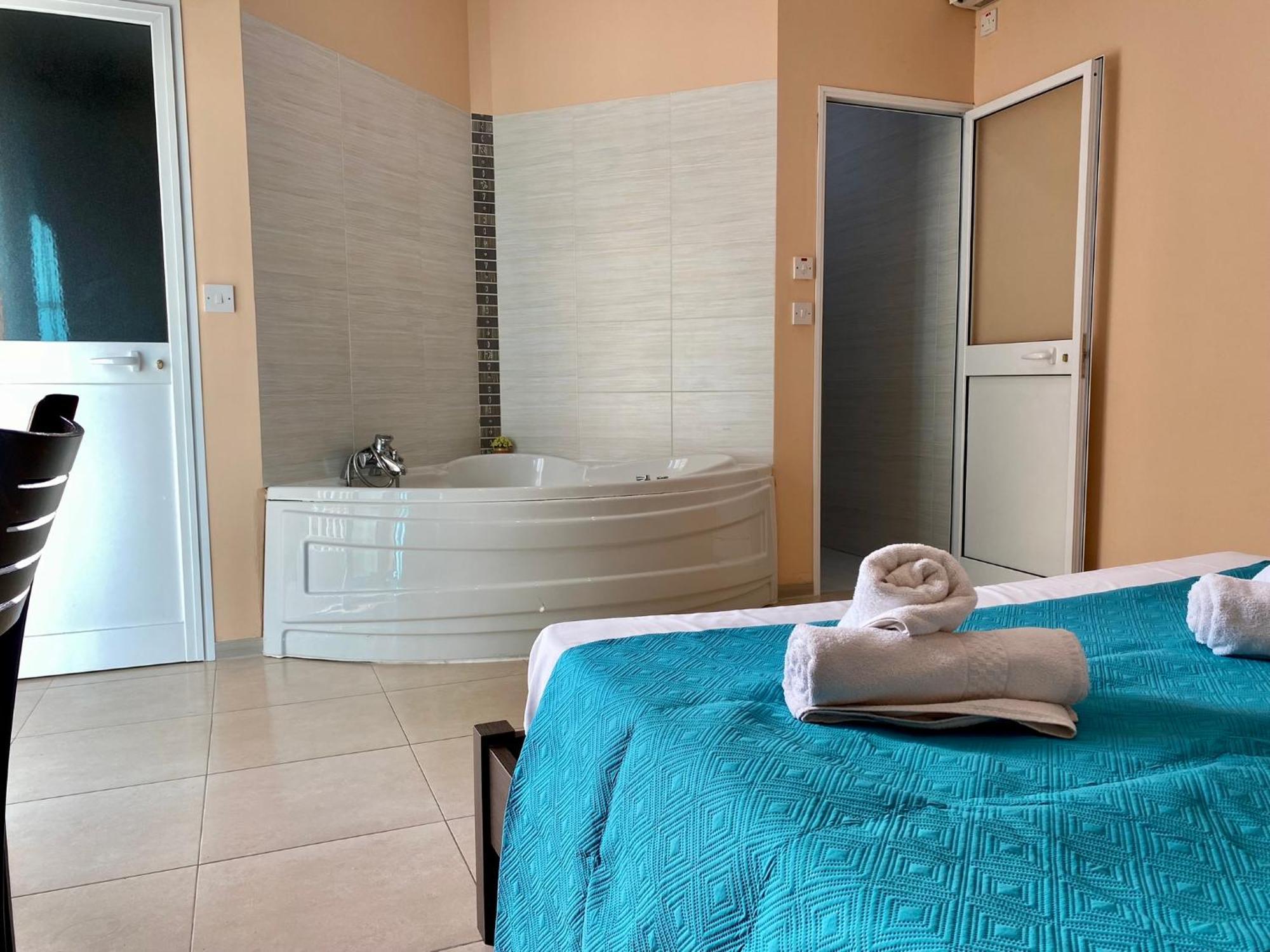 Malta Paradise Hotel Saint Julian's Dış mekan fotoğraf